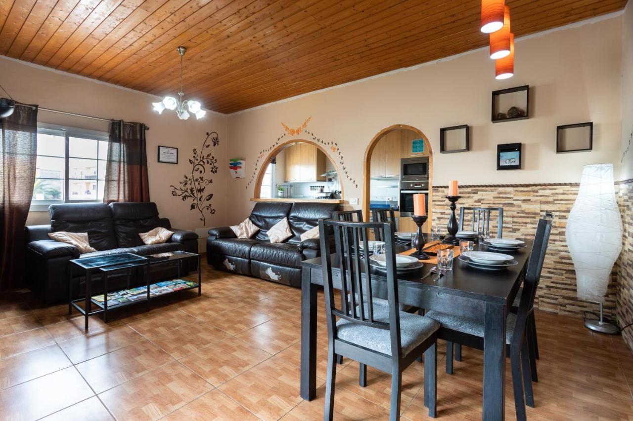 Villa Blanca Tenerife - Private Rooms - Terrace And Bbq, 5 Minutes From The Beach And Airport San Isidro  Buitenkant foto