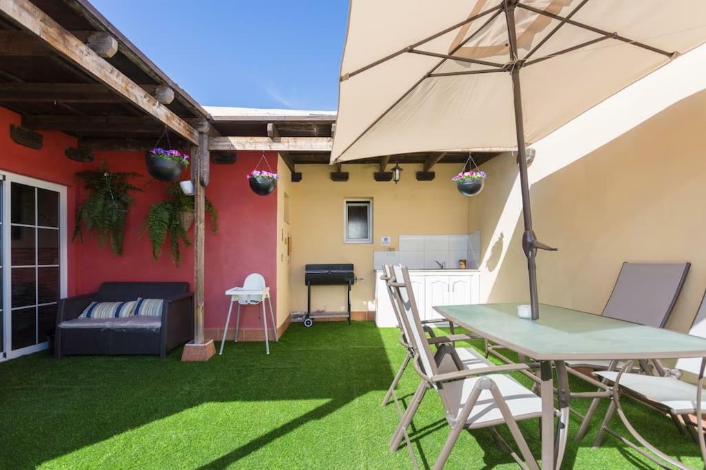 Villa Blanca Tenerife - Private Rooms - Terrace And Bbq, 5 Minutes From The Beach And Airport San Isidro  Buitenkant foto