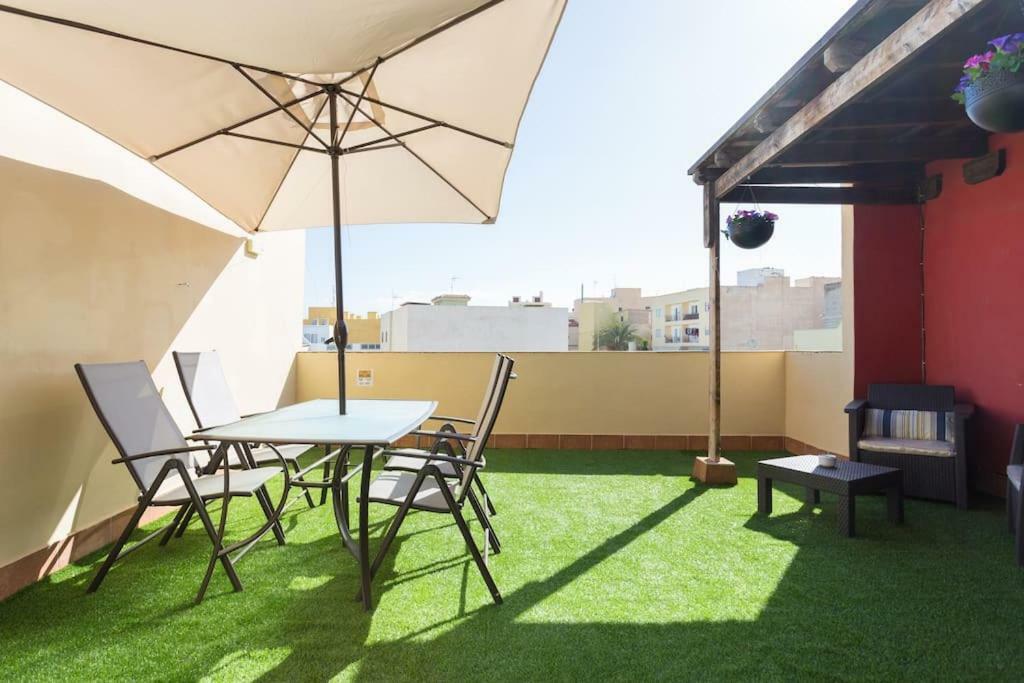 Villa Blanca Tenerife - Private Rooms - Terrace And Bbq, 5 Minutes From The Beach And Airport San Isidro  Buitenkant foto
