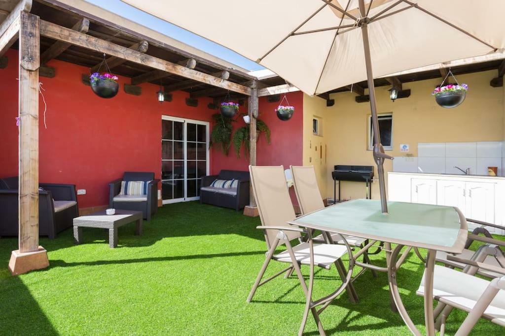 Villa Blanca Tenerife - Private Rooms - Terrace And Bbq, 5 Minutes From The Beach And Airport San Isidro  Buitenkant foto